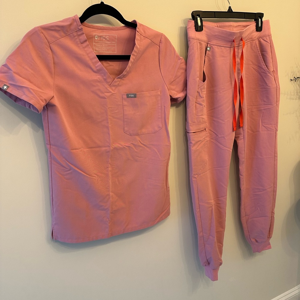 Women’s figs scrub set